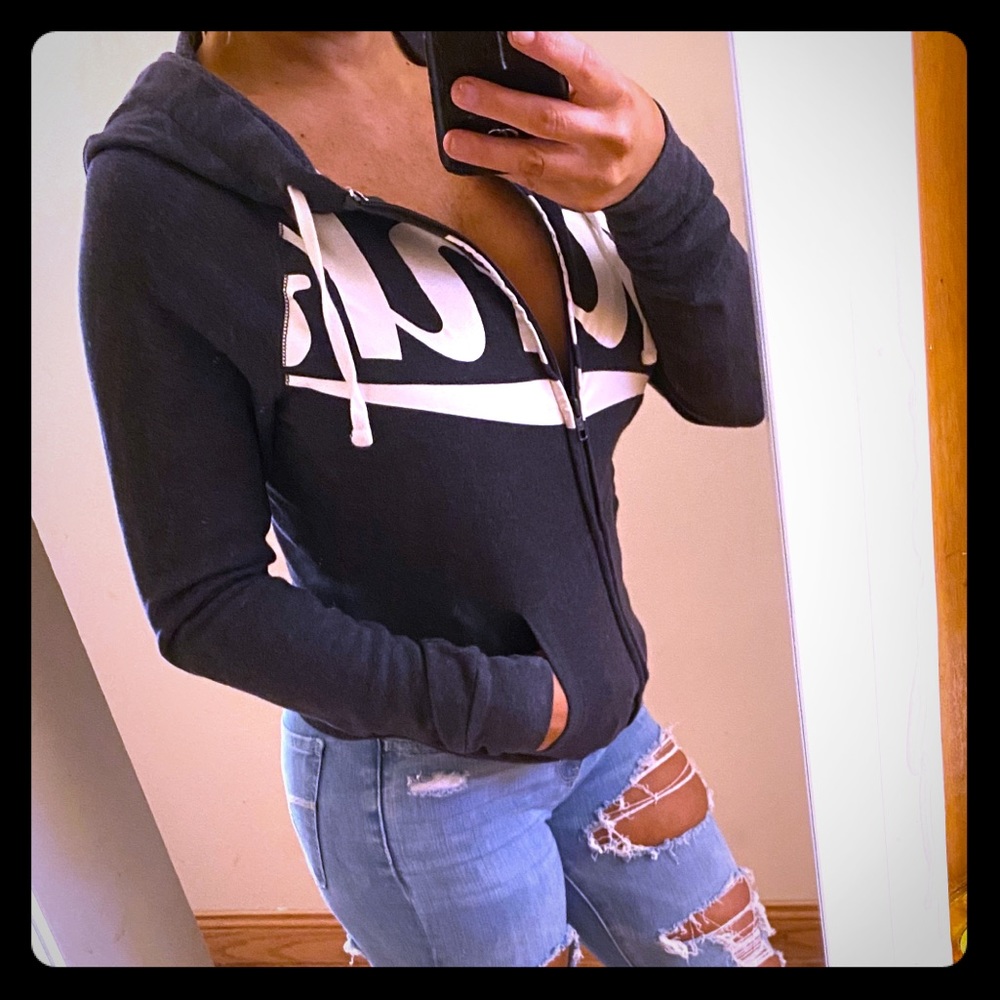 Woman’s Victoria’s Secret hoodie. Extra small 💕